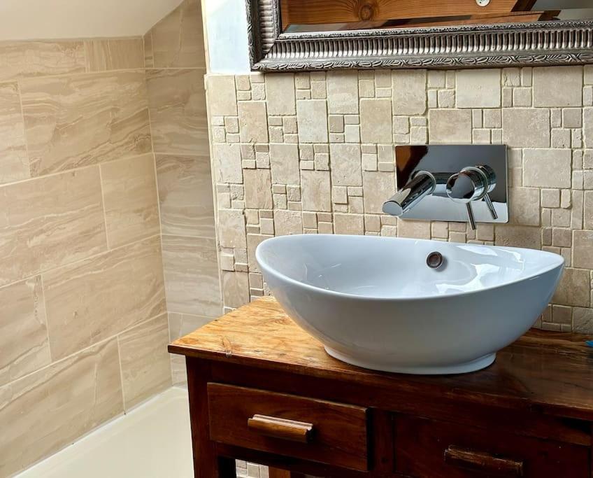 Little Bream - Pretty Cosy Cottage, Sea Views, Walk To The Beach Mawnan Smith Extérieur photo