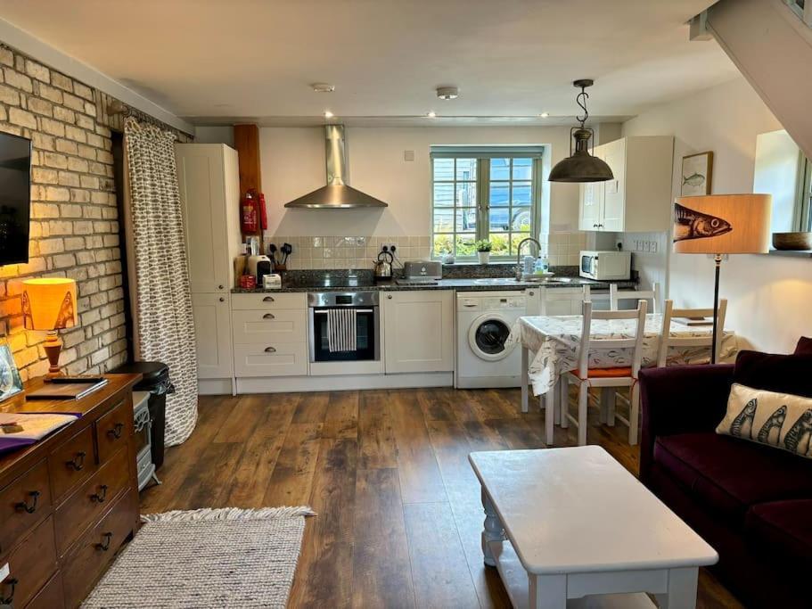 Little Bream - Pretty Cosy Cottage, Sea Views, Walk To The Beach Mawnan Smith Extérieur photo